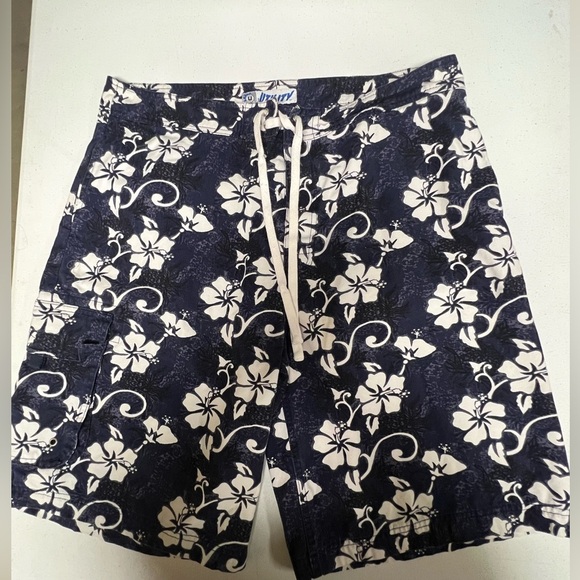 UTILITY MEN’S BERMUDA SHORTS. SIZE 36 
NAVY/GRAY/WHITE FLORAL DESIGNS.  COTTON - Picture 1 of 9